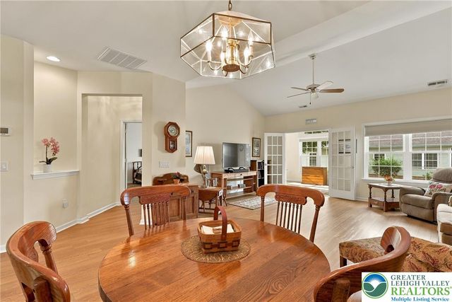 5229 Garden View Lane, Lower Macungie Twp, PA 18062