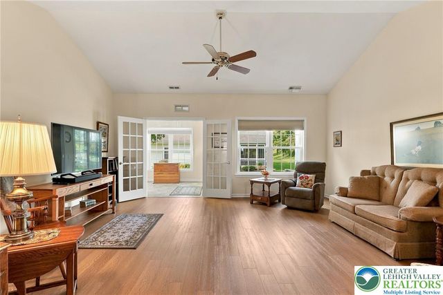 5229 Garden View Lane, Lower Macungie Twp, PA 18062