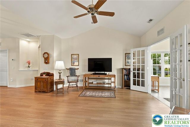 5229 Garden View Lane, Lower Macungie Twp, PA 18062