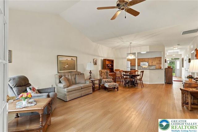 5229 Garden View Lane, Lower Macungie Twp, PA 18062