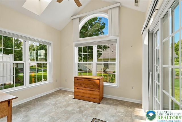 5229 Garden View Lane, Lower Macungie Twp, PA 18062