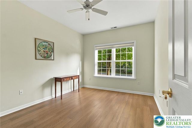 5229 Garden View Lane, Lower Macungie Twp, PA 18062