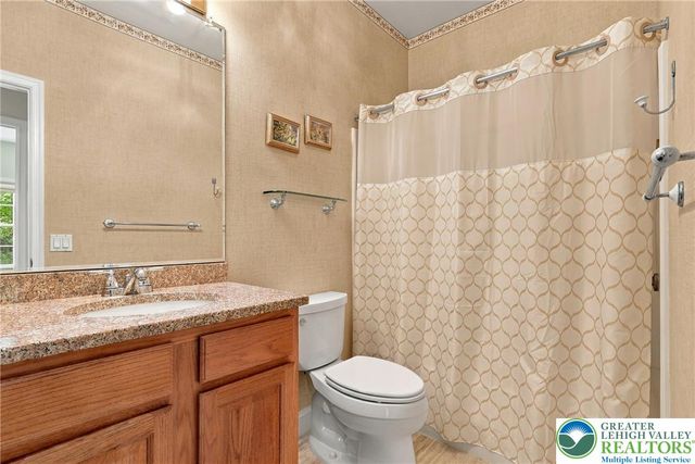 5229 Garden View Lane, Lower Macungie Twp, PA 18062