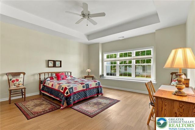 5229 Garden View Lane, Lower Macungie Twp, PA 18062