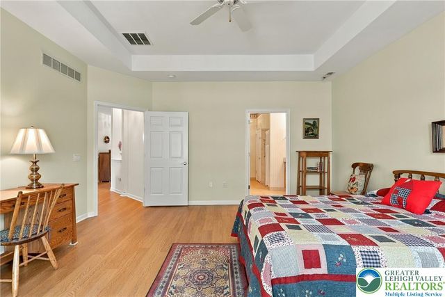5229 Garden View Lane, Lower Macungie Twp, PA 18062
