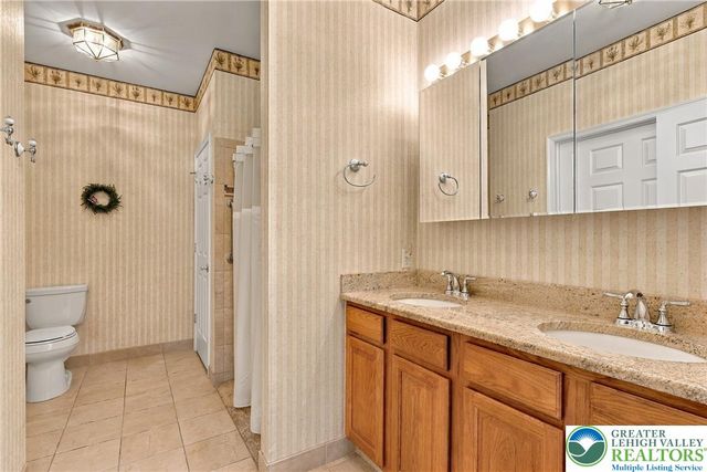 5229 Garden View Lane, Lower Macungie Twp, PA 18062