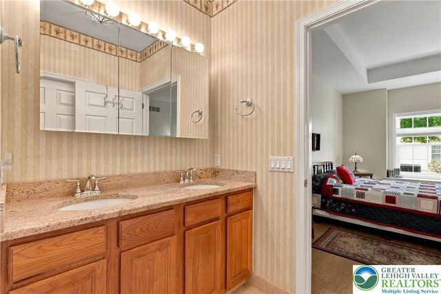 5229 Garden View Lane, Lower Macungie Twp, PA 18062