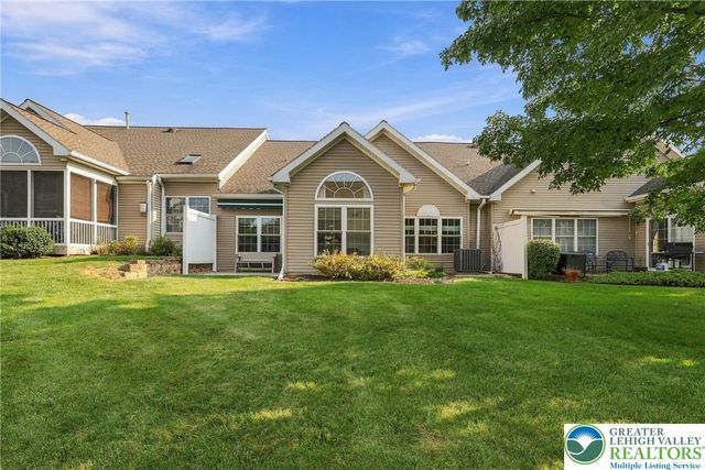 5229 Garden View Lane, Lower Macungie Twp, PA 18062
