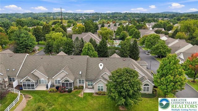 5229 Garden View Lane, Lower Macungie Twp, PA 18062