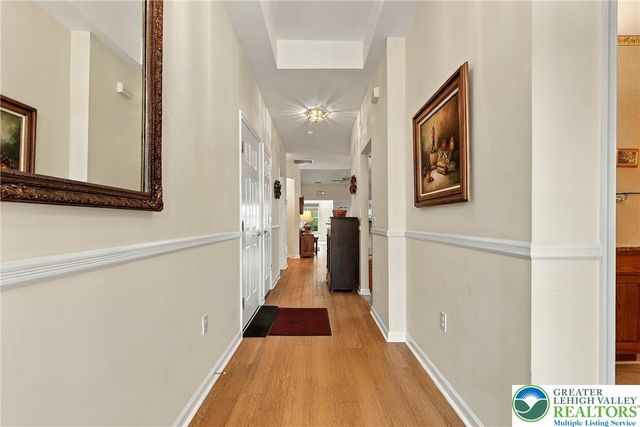 5229 Garden View Lane, Lower Macungie Twp, PA 18062