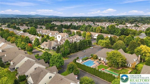 5229 Garden View Lane, Lower Macungie Twp, PA 18062