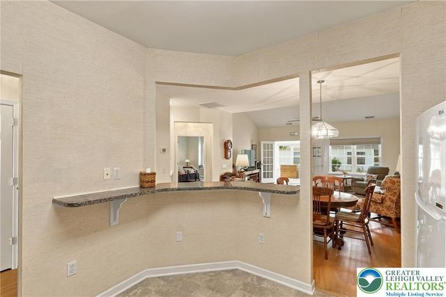 5229 Garden View Lane, Lower Macungie Twp, PA 18062