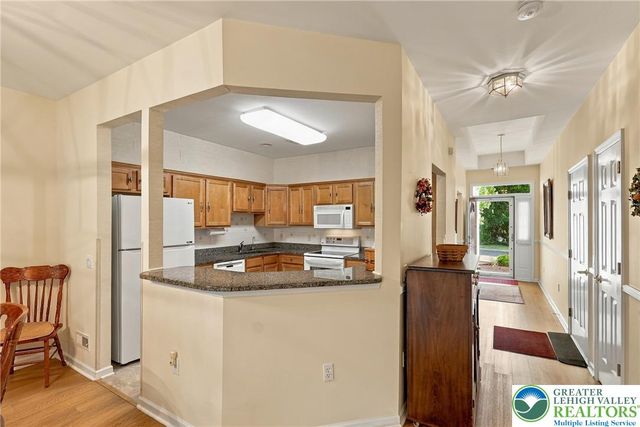 5229 Garden View Lane, Lower Macungie Twp, PA 18062