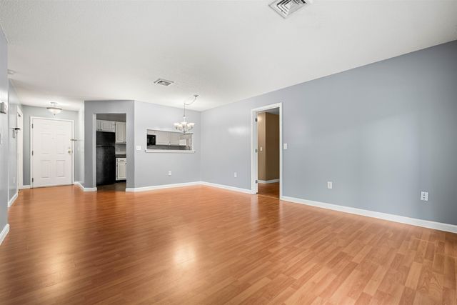 690 S Porter St Apt 26, Manchester, NH 03103