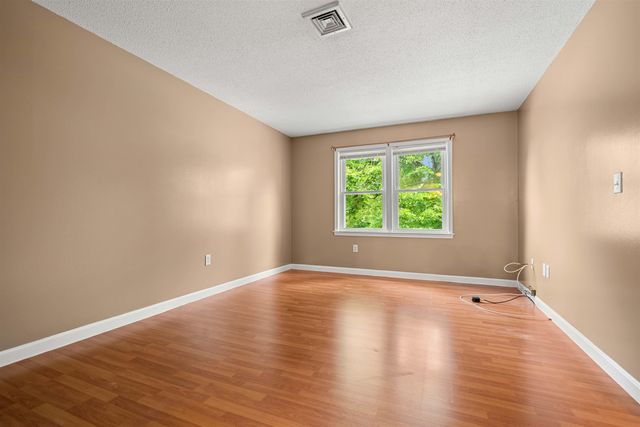 690 S Porter St Apt 26, Manchester, NH 03103