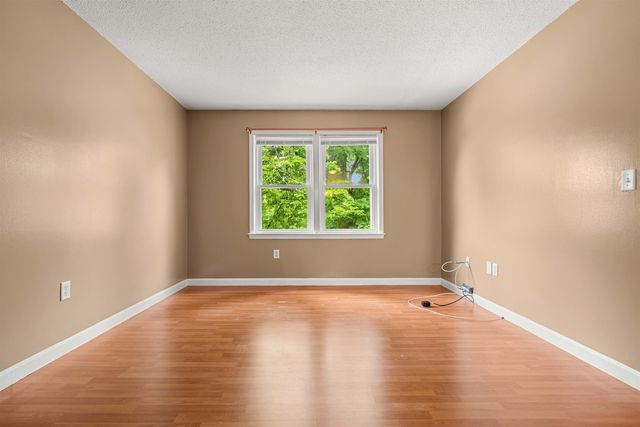 690 S Porter St Apt 26, Manchester, NH 03103