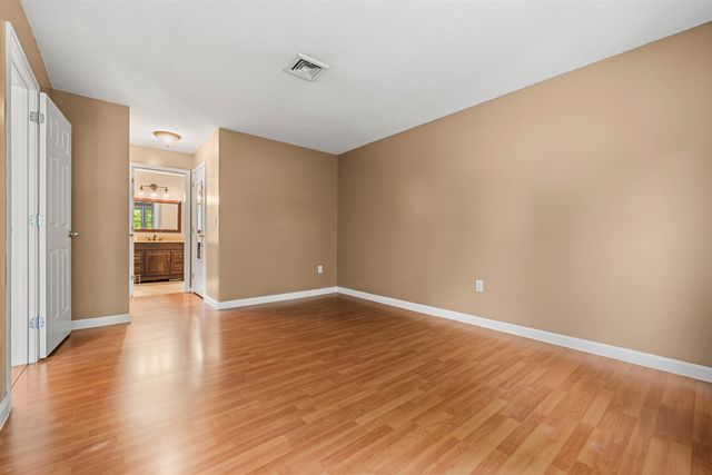 690 S Porter St Apt 26, Manchester, NH 03103