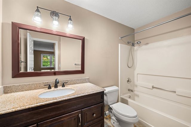 690 S Porter St Apt 26, Manchester, NH 03103