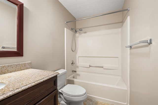690 S Porter St Apt 26, Manchester, NH 03103