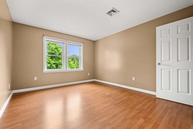 690 S Porter St Apt 26, Manchester, NH 03103