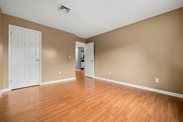 690 S Porter St Apt 26, Manchester, NH 03103