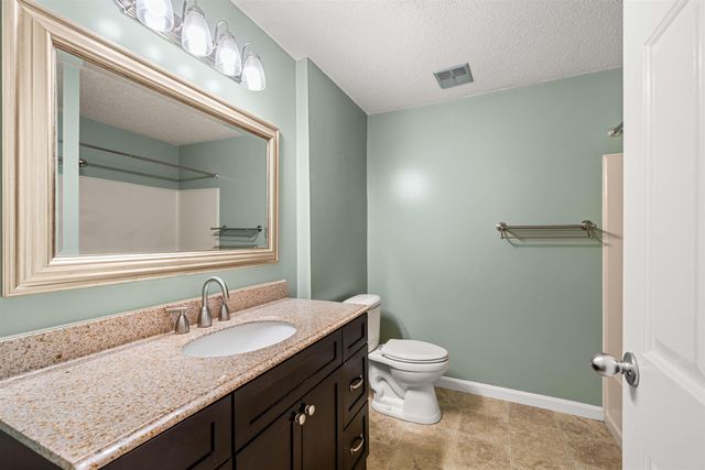 690 S Porter St Apt 26, Manchester, NH 03103