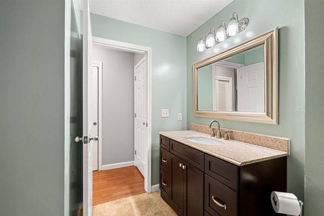 690 S Porter St Apt 26, Manchester, NH 03103