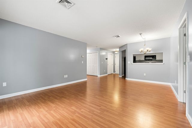 690 S Porter St Apt 26, Manchester, NH 03103