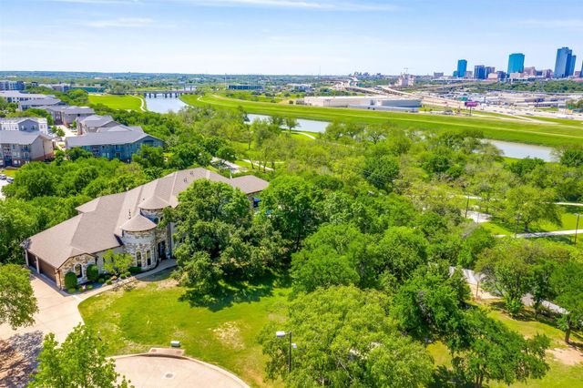 1001 Brae Court, Fort Worth, TX 76111