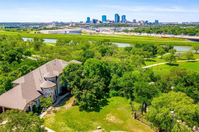 1001 Brae Court, Fort Worth, TX 76111