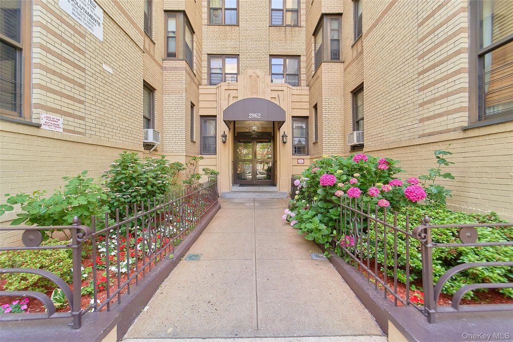 2962 Decatur Avenue 4D, Bronx, NY 10458 — exterior