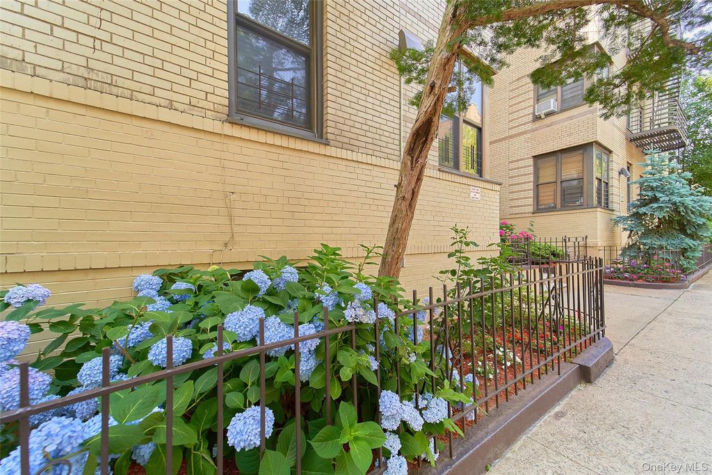 2962 Decatur Avenue 4D, Bronx, NY 10458 — photo 2