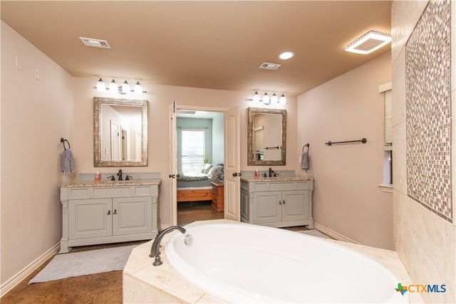 1020 Woodland Bend Circle, Salado, TX 76571