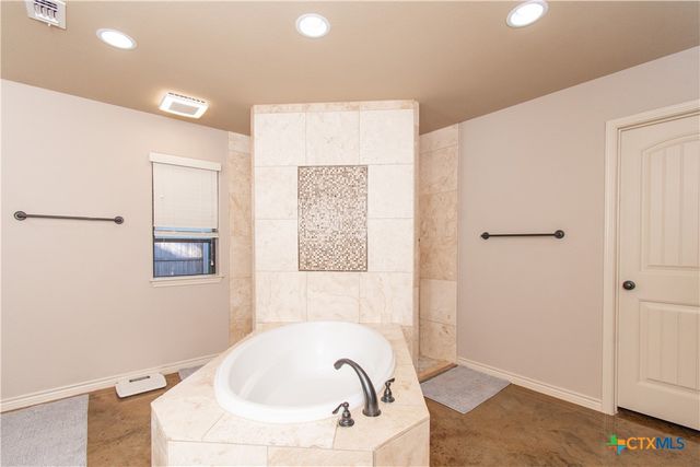 1020 Woodland Bend Circle, Salado, TX 76571