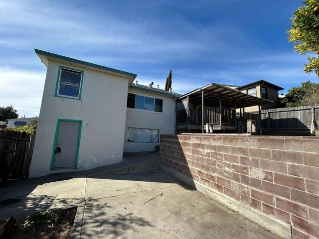 551 Vallejo Avenue, Rodeo, CA 94572