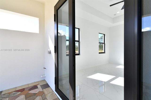 843 S Burns Ave S, Lehigh Acres, FL 33974