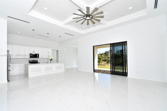 843 S Burns Ave S, Lehigh Acres, FL 33974