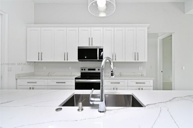 843 S Burns Ave S, Lehigh Acres, FL 33974