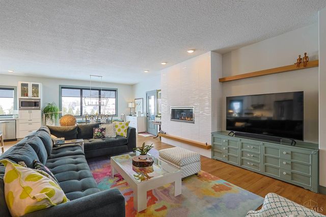 802 Pebble Place, Tipp City, OH 45371