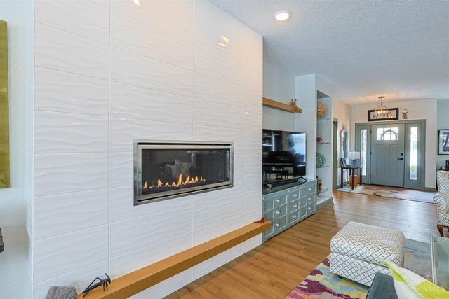 802 Pebble Place, Tipp City, OH 45371