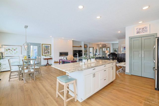 802 Pebble Place, Tipp City, OH 45371