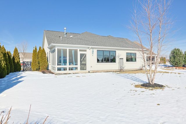 802 Pebble Place, Tipp City, OH 45371