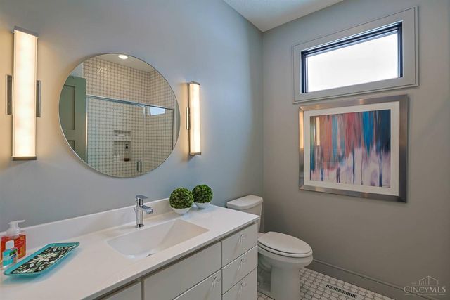 802 Pebble Place, Tipp City, OH 45371