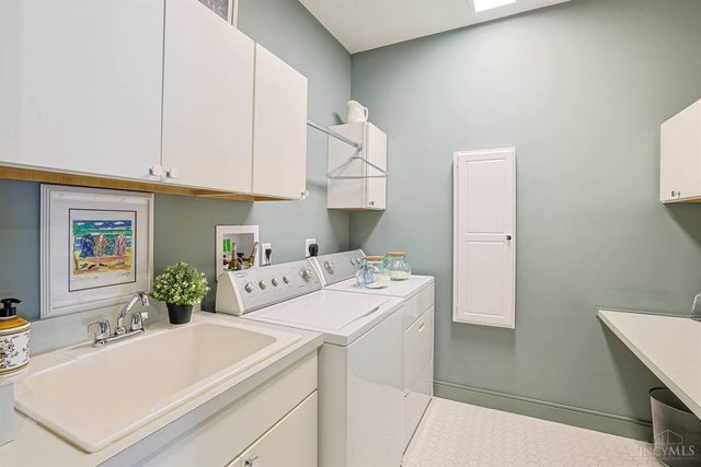 802 Pebble Place, Tipp City, OH 45371