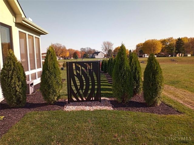 802 Pebble Place, Tipp City, OH 45371