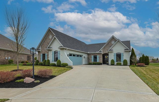 802 Pebble Place, Tipp City, OH 45371