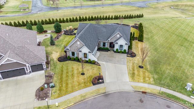 802 Pebble Place, Tipp City, OH 45371