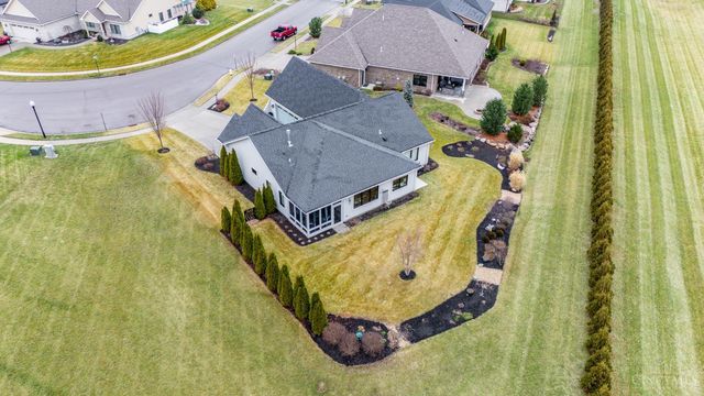 802 Pebble Place, Tipp City, OH 45371