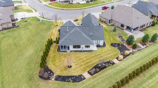 802 Pebble Place, Tipp City, OH 45371