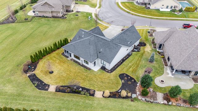 802 Pebble Place, Tipp City, OH 45371